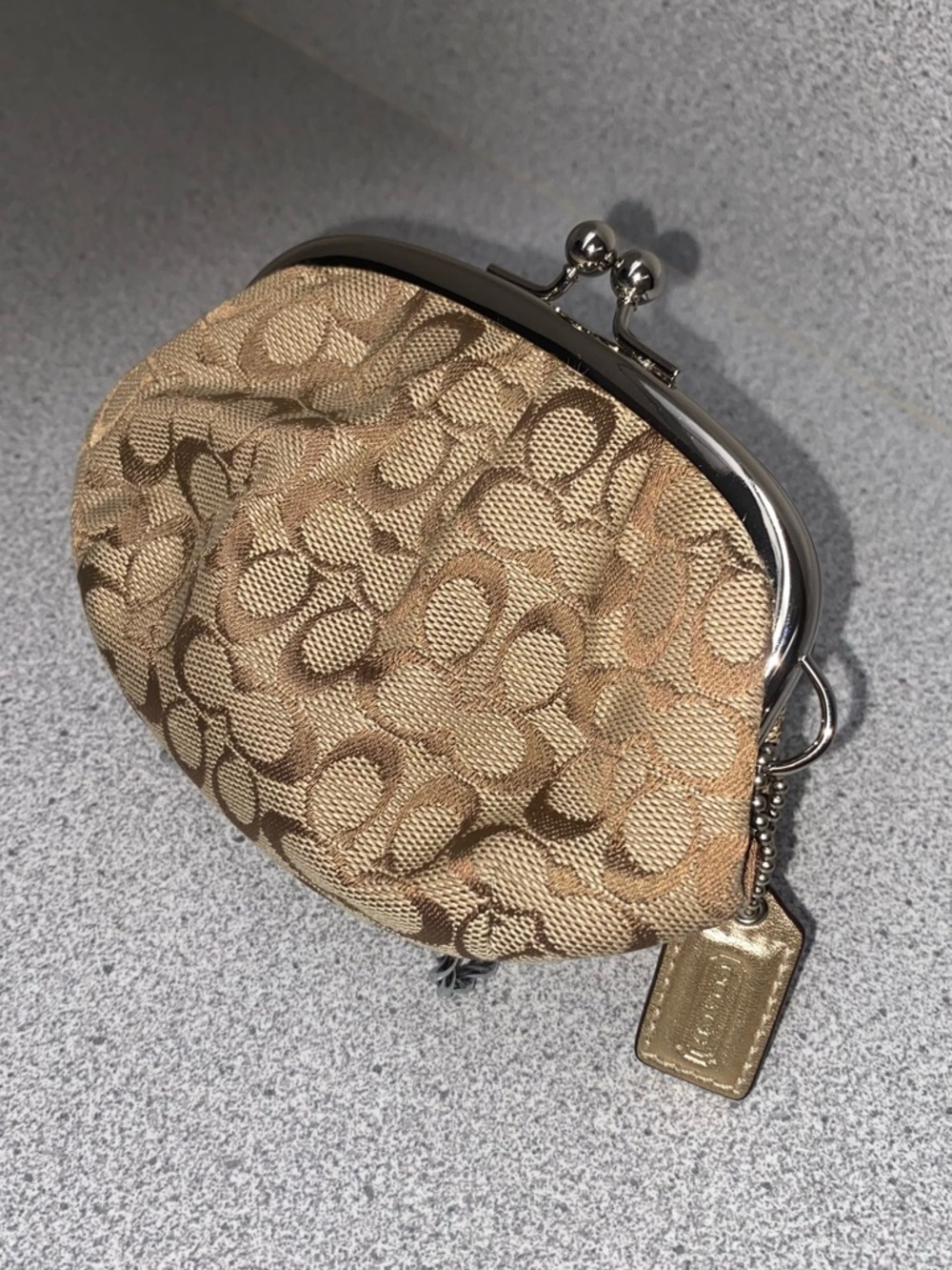 Coach Vintage Brown/Tan Kisslock Coin Purse Signature C Clasp Closure NWOT - Picture 12 of 13
